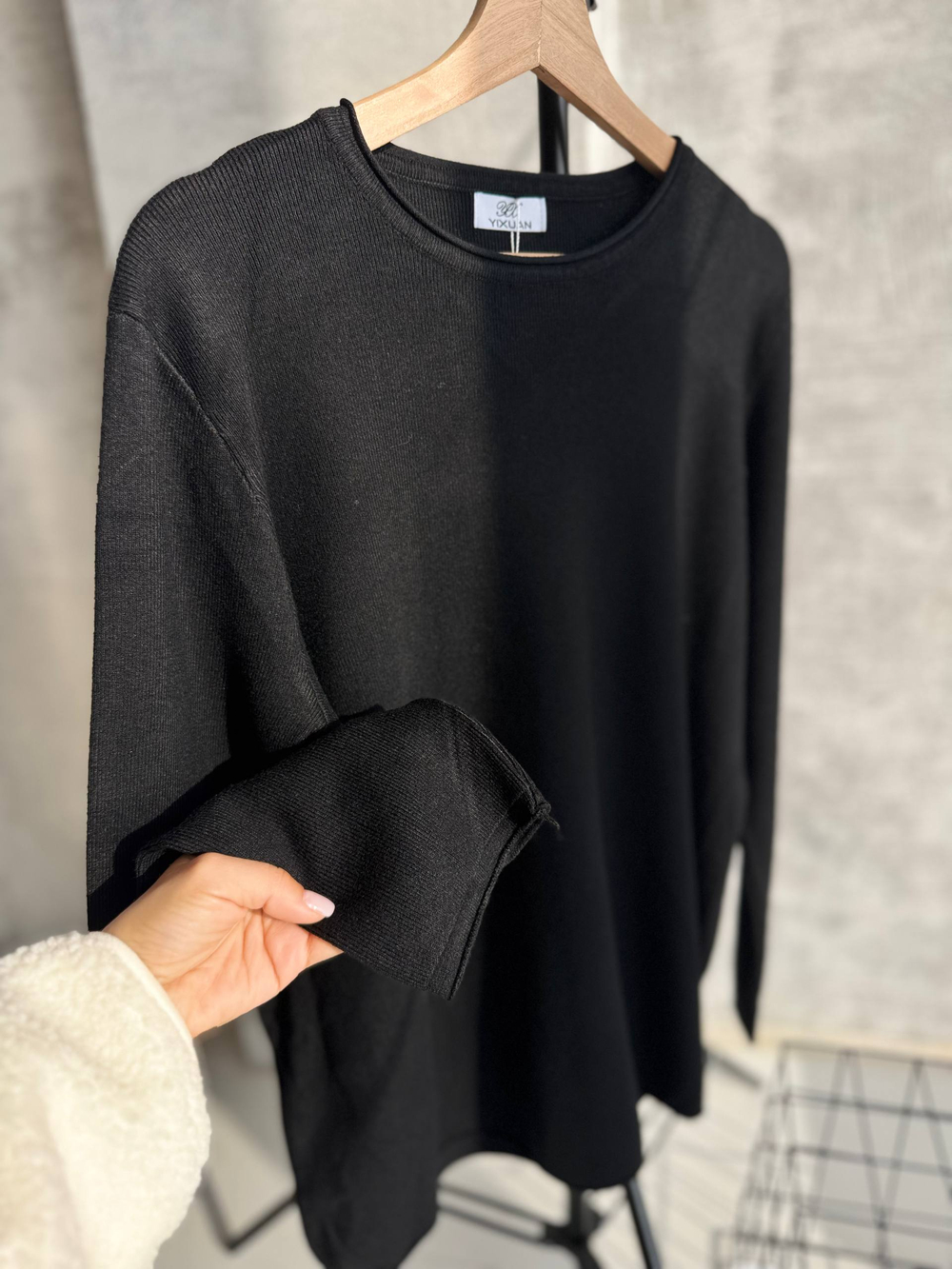 Свитер жен. 8010 чер.