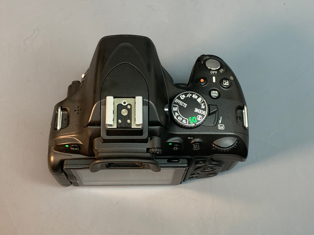 Nikon D5100 Kit 18-55mm 3.5-5.6G VR 331 кадров