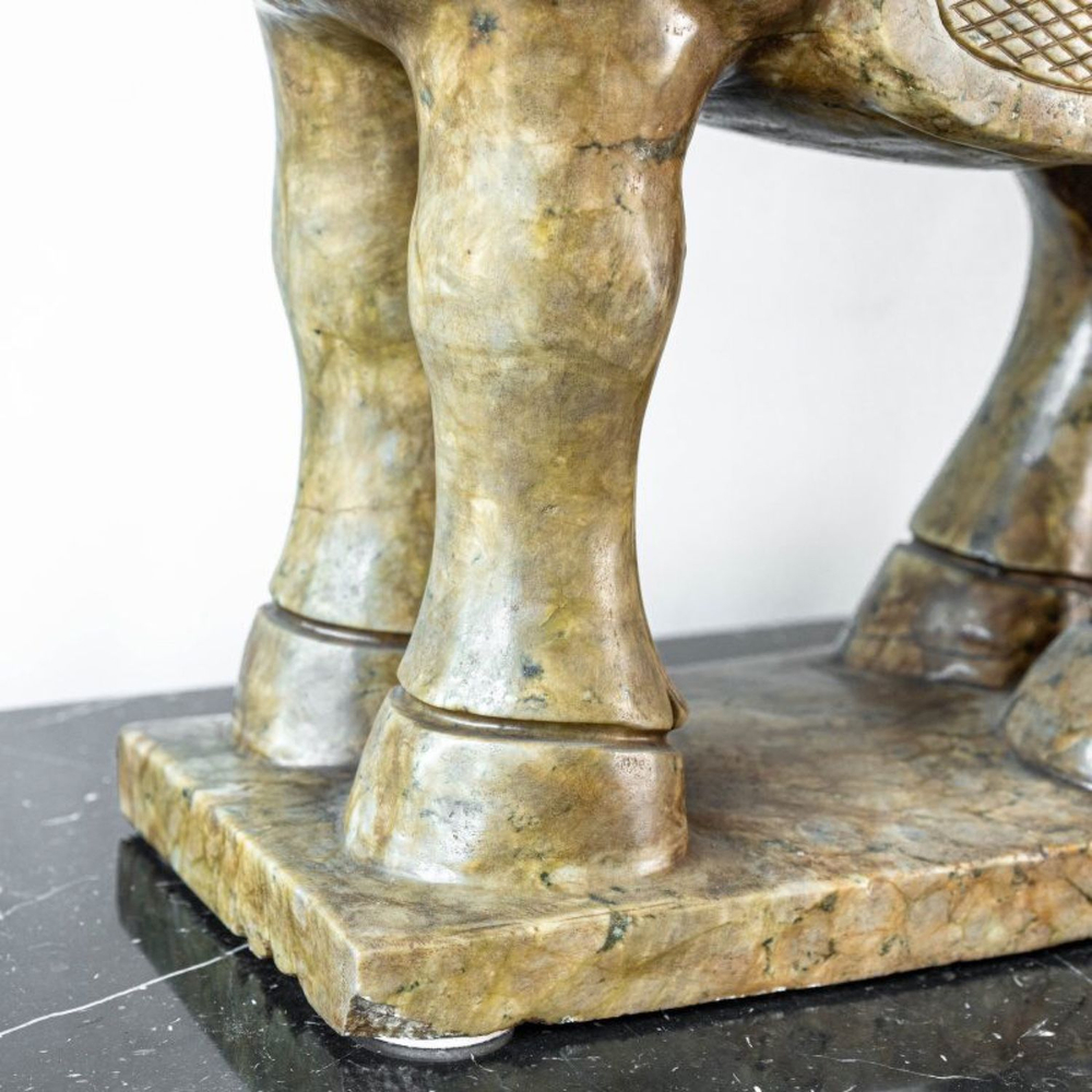 Старинная скульптура «Конь»