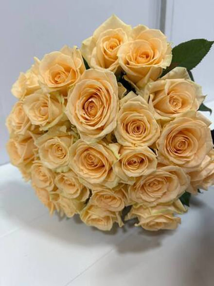 Букет из 25 шт кремовой розы 50см