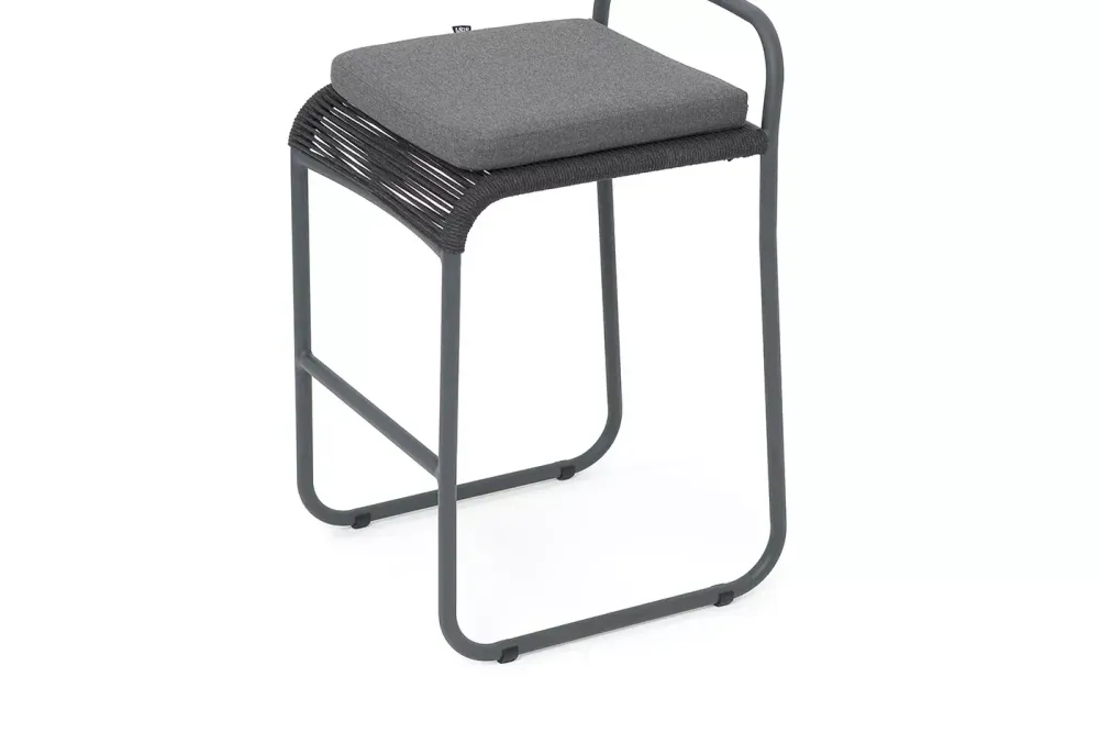 "Ането" стул барный плетеный из роупа, каркас алюминий темно-серый (RAL7024) муар, роуп темно-серый круглый, ткань темно-серая 027