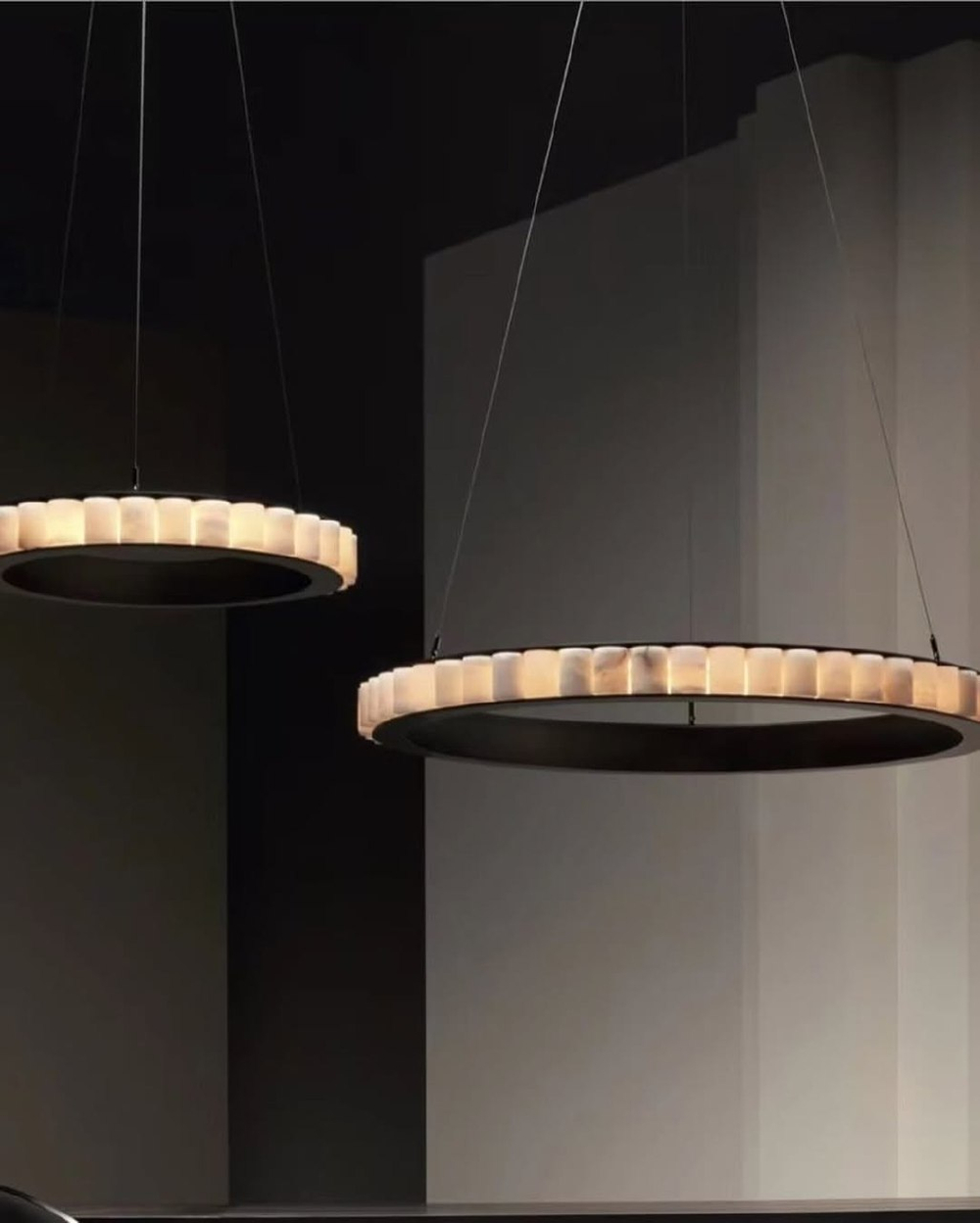 Шикарные модели в золоте и классическом черном цвете 🤍