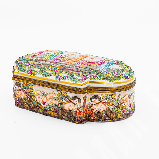Фарфоровая шкатулка "Античные мотивы". Capodimonte / Каподимонте. XIX в.