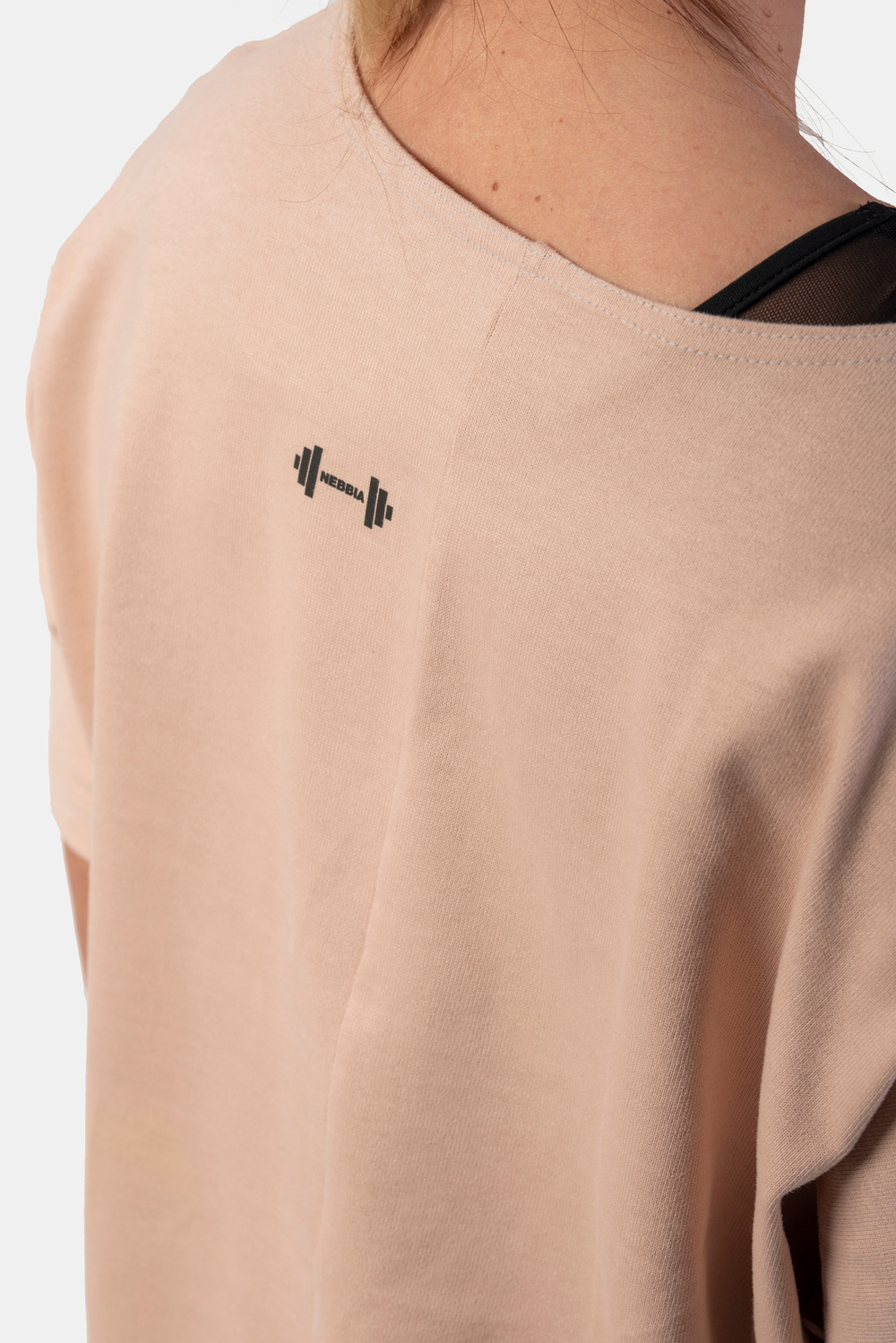 Женская укороченная футболка Nebbia 417 Loose Fit “The Minimalist” Crop Top Salmon