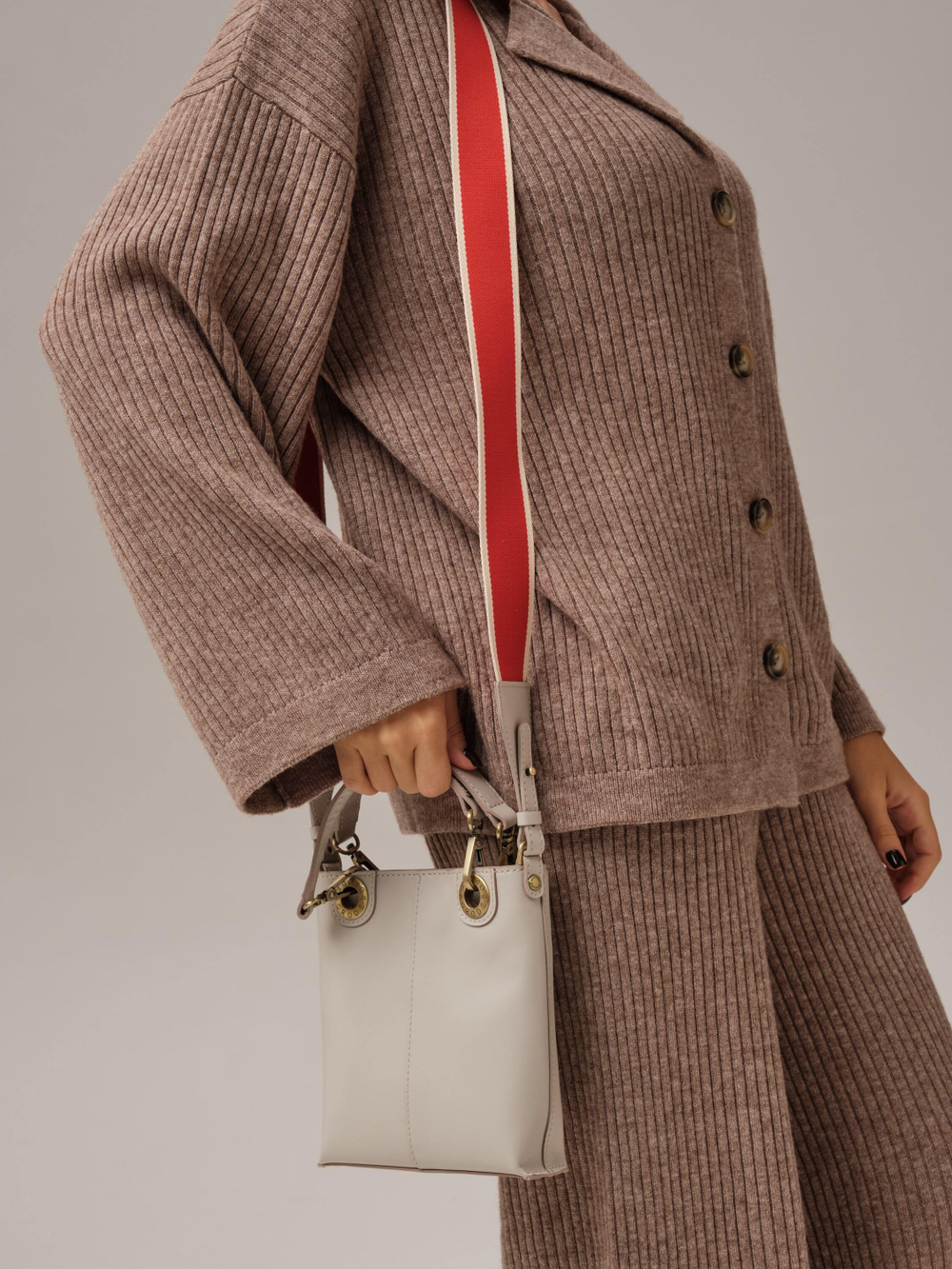 Сумка кожаная кросс-боди Deboro 30347 бежевая ваниль