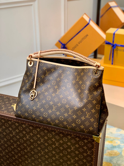 Louis Vuitton Artsy MM