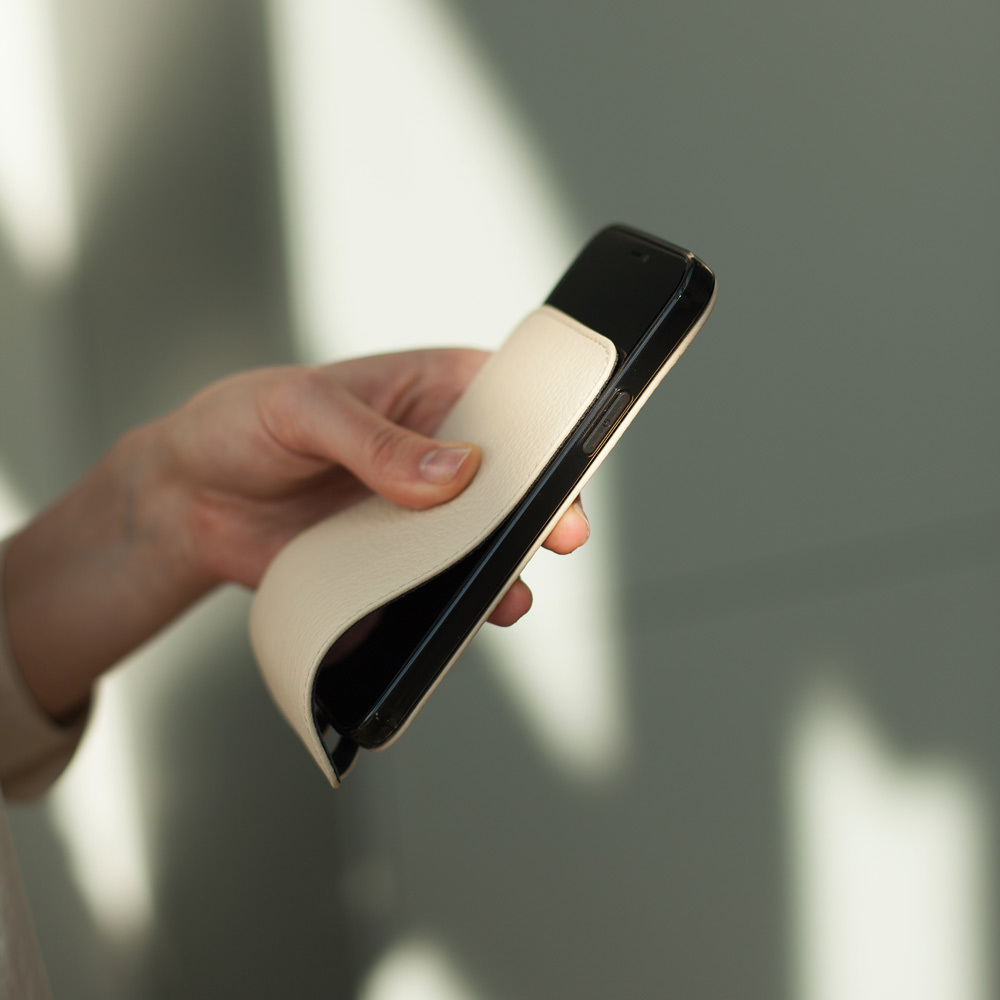 Чехол для iPhone 12/12Pro из кожи теленка, молочного цвета