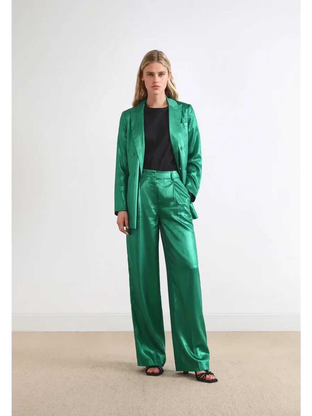 Брюки с защипами