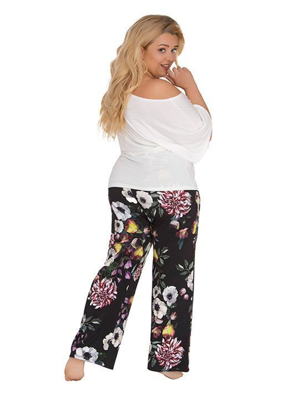 Пижамный комплект plus size с цветочным рисунком на брючках (Размер: 5X) (Цвет: черный с белым)