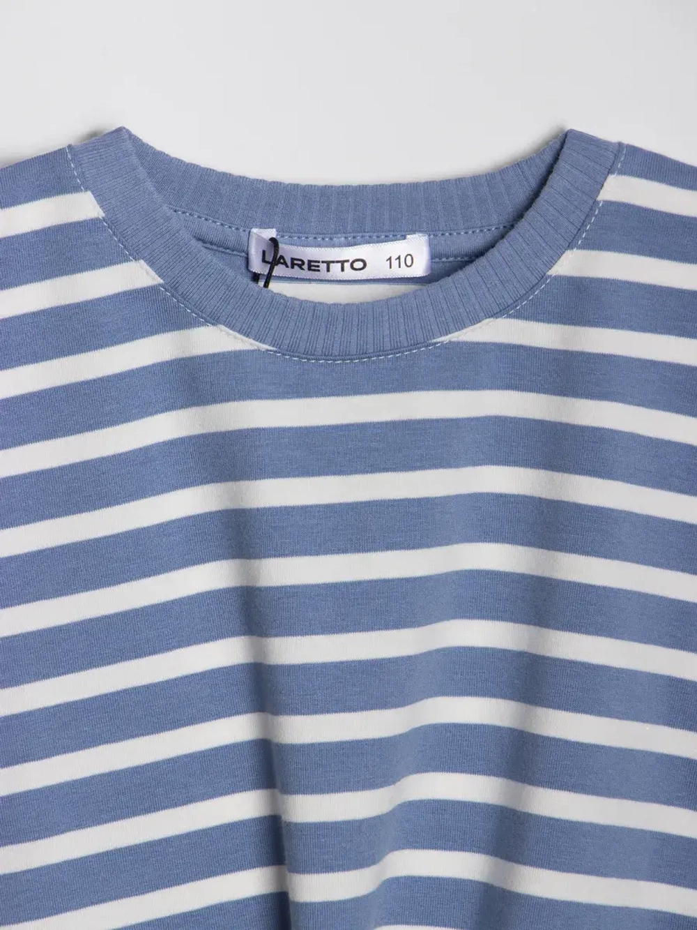 Голубой костюм для девочки на лето в полоску