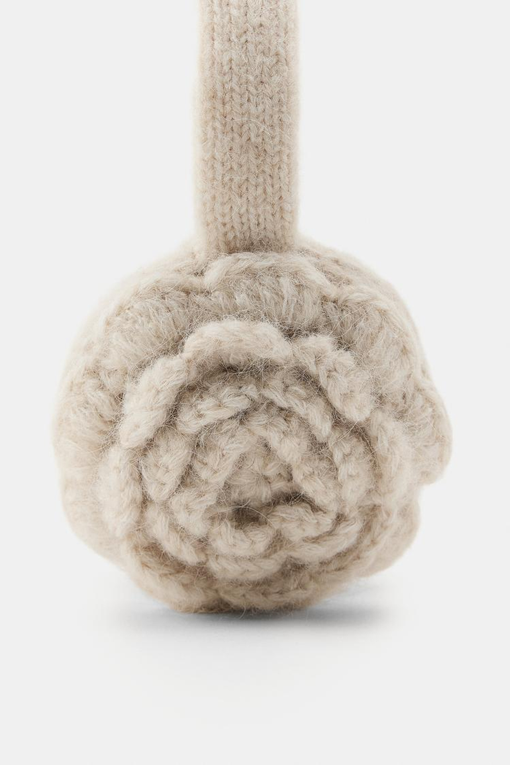 ZARA НАУШНИКИ ИЗ КРУЖЕВА КРОШЕ С ЦВЕТОЧНЫМ УЗОРОМ, ЭКРЮ