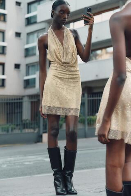 ZARA ПЛАТЬЕ ХАЛТЕР СО СТРАЗАМИ, ЗОЛОТИСТЫЙ