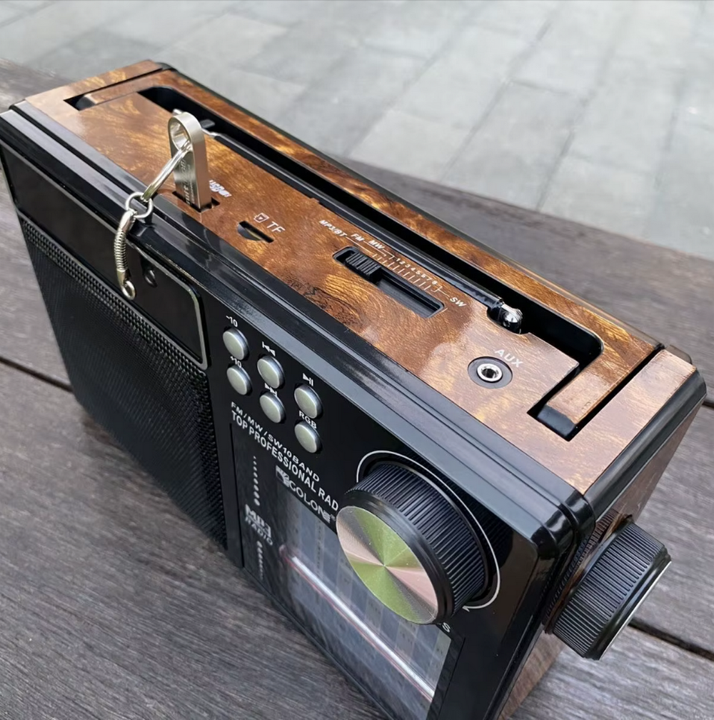 Радиоприемник с MP3 плеером+Solar panel Golon RX868S