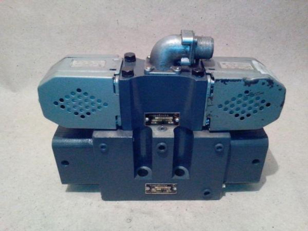 Гидрораспределитель 64ПГ73 24