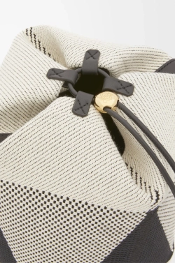 Loewe Сумка-ведро Treasure Bako из жаккардовой парусины и телячьей кожи, натуральный/черный