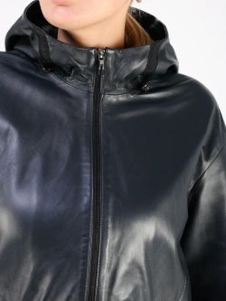 Кожаная куртка демисезонная с капюшоном оверсайз