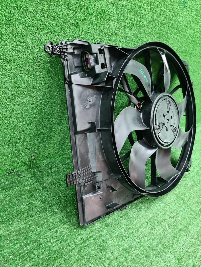 Диффузор с вентилятором Mercedes C W205 (14-23)