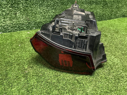 Фонарь правый внутренний Porsche Cayenne 958 14-18