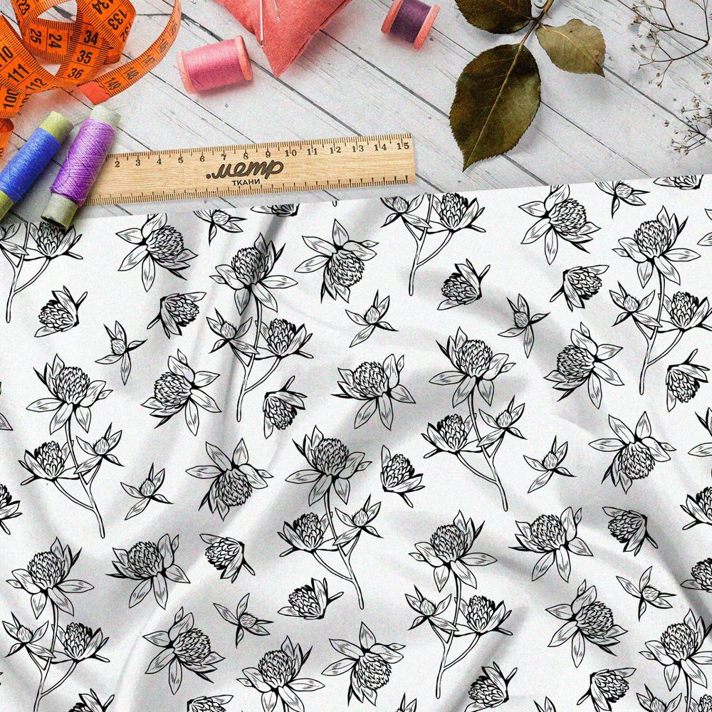 Ткань бифлекс эскиз клевера на белом фоне