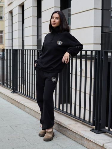 Черный спортивный костюм с вышивкой-лого