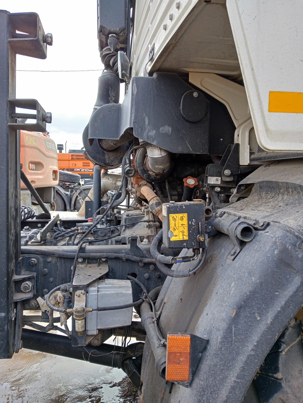 КамАЗ 53504 6x6 Седельный тягач 53504-50 (Дизельный, 11,8 л, 300 л.с., МТ)
