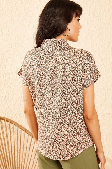 Qadın üçün kiçik güllü bej köynək 10081046