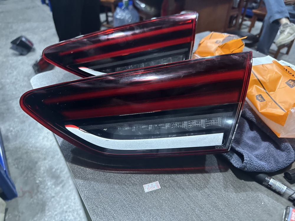 Задний правый и левый наружный и внутренний фонарь Buick Regal