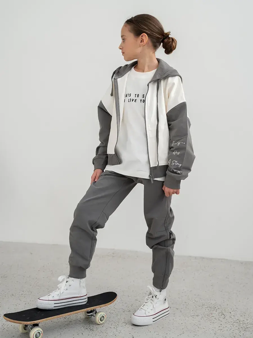 Спортивный костюм для девочки в школу