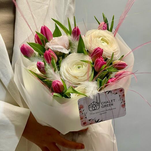 Авторский букет из ранункулюсов и тюльпанов. Авторский букет 014 Chalet Green
