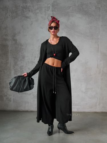 Трикотажный костюм-тройка черного цвета