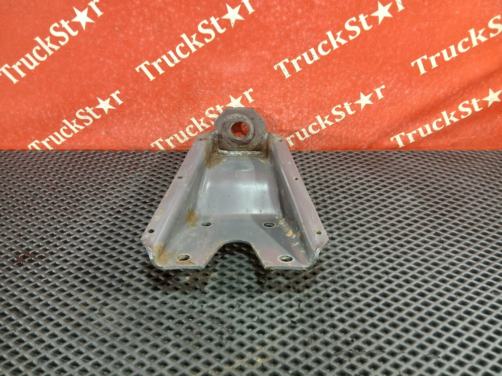 Кронштейн амортизатора переднего