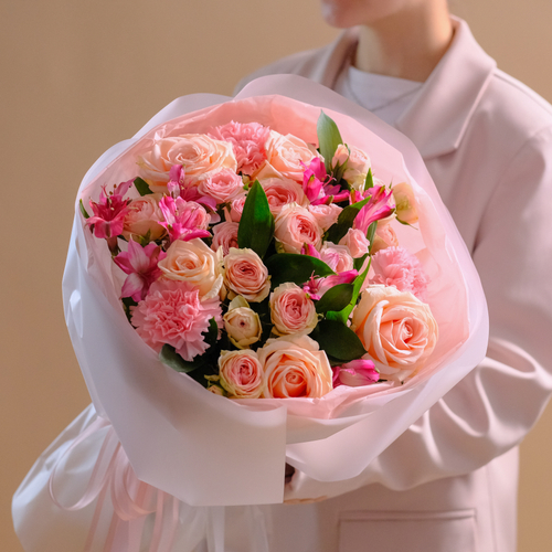 Купить Нежный букет с кремовыми розами Мэйзи #181