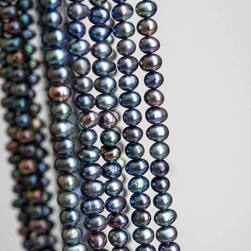 Жемчуг культивированный овальный A+ Grade, "Таитянский", 4*5,5-6мм