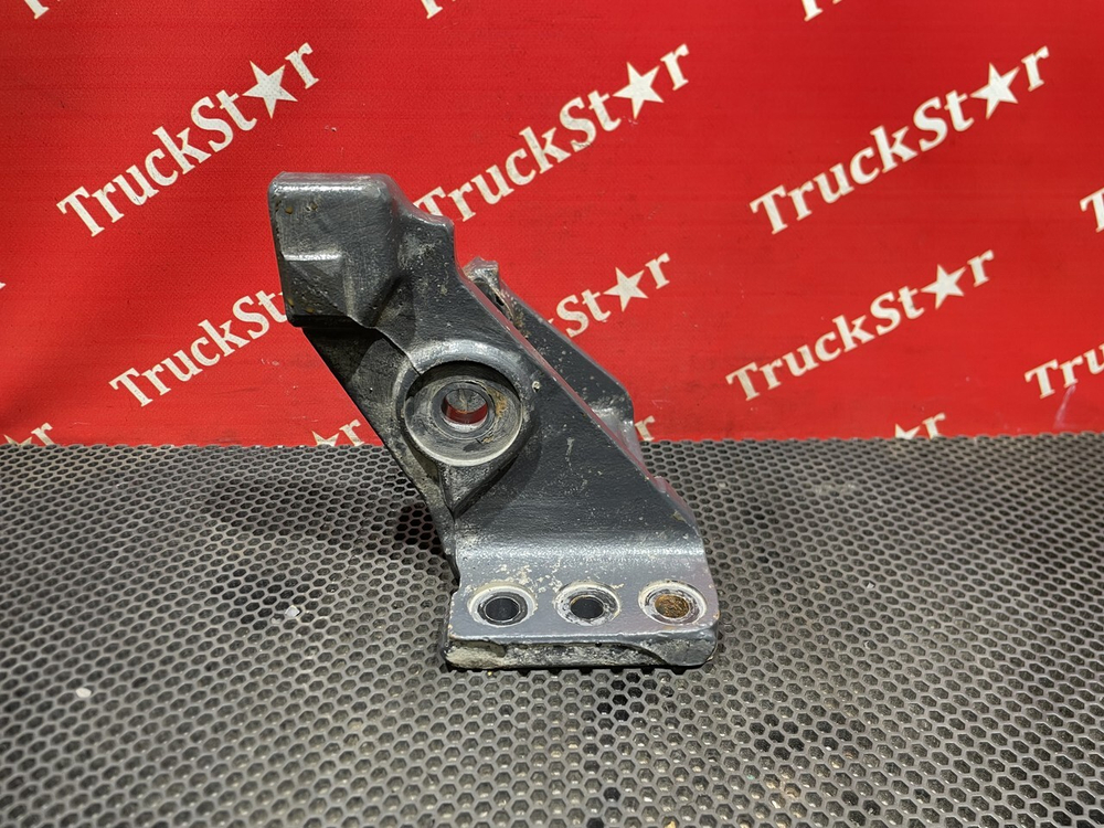 Кронштейн передней рессоры левый 2021г.