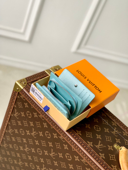 Louis Vuitton Clea Wallet