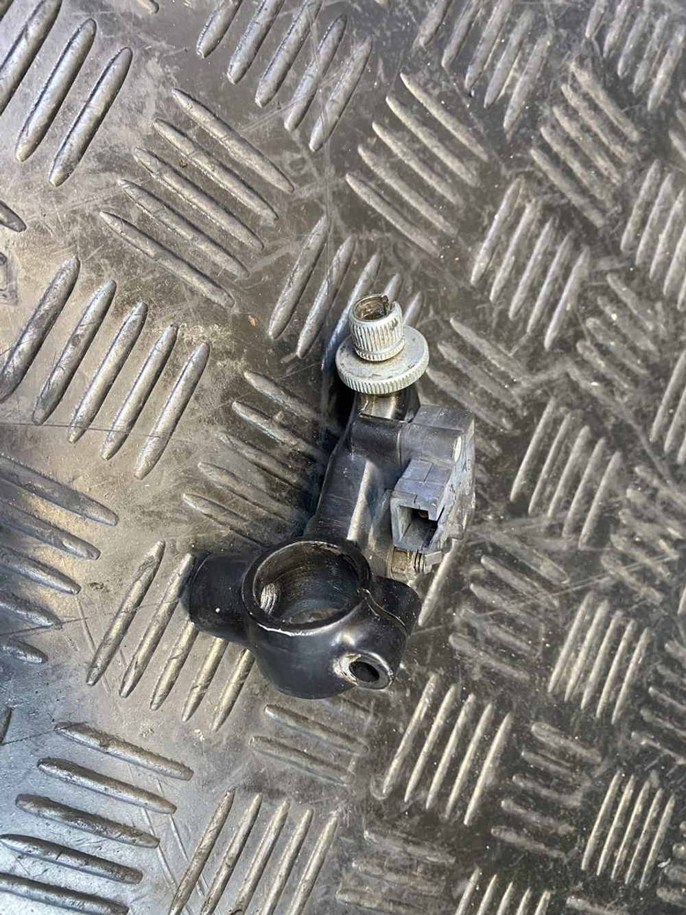 Крепление рычага сцепления Suzuki GSR400 (GK7DA)