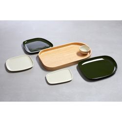 Набор из 5-ти сервировочных тарелок на деревянном подносе Sorrento