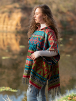 Пончо шерстяное с орнаментом