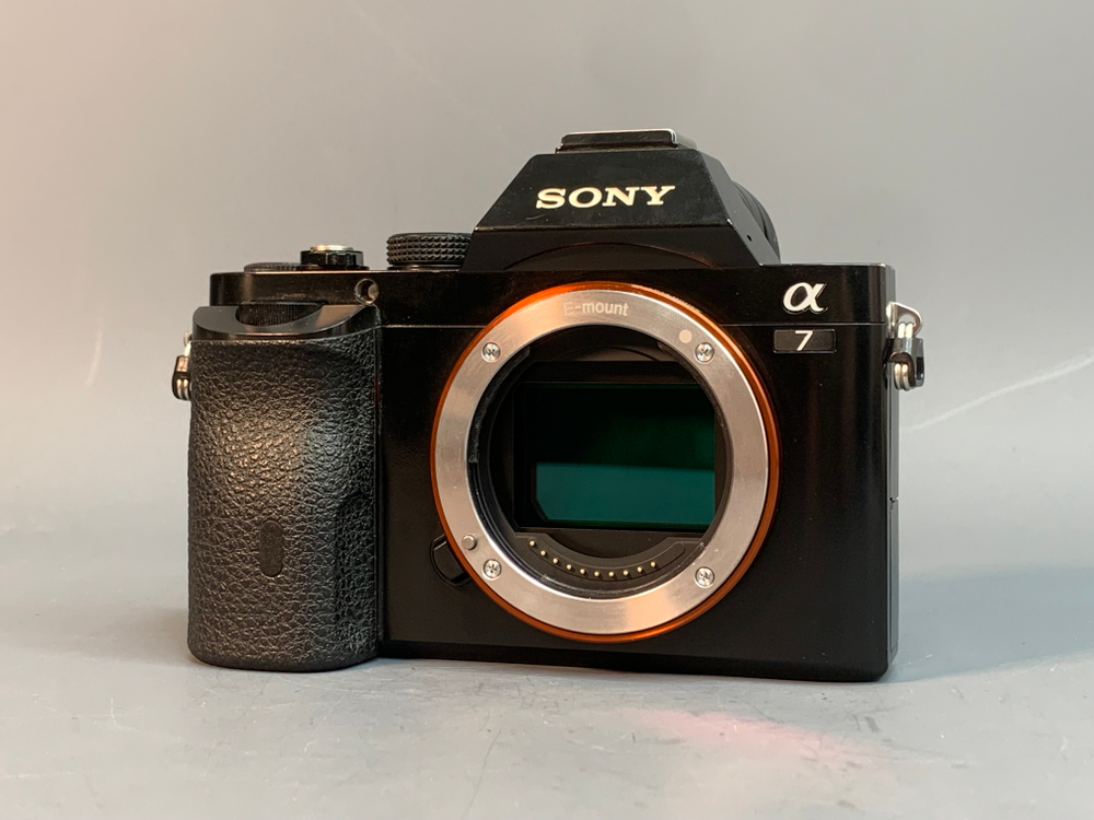 Sony A7 55.000 кадров (скол в нижней части)