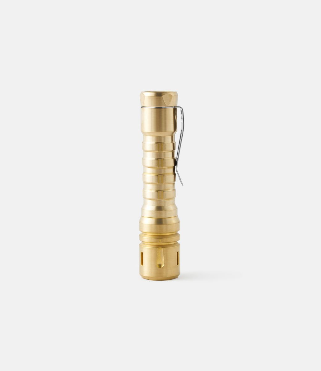Rey Light Lanapple Brass — фонарик из латуни
