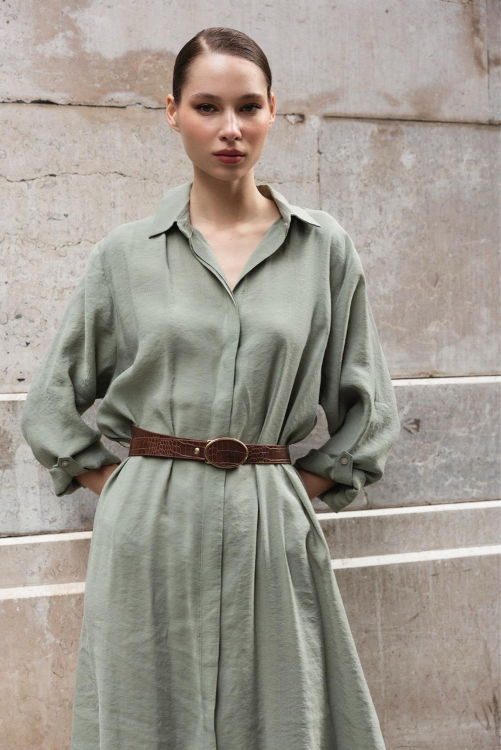 Платье -рубашка с боковыми кармана в комплекте с поясом