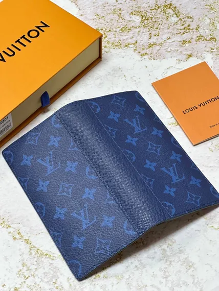 Бумажник Louis Vuitton Brazza Monogram Pacific
