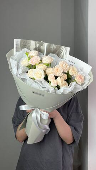 Букет из кустовых роз