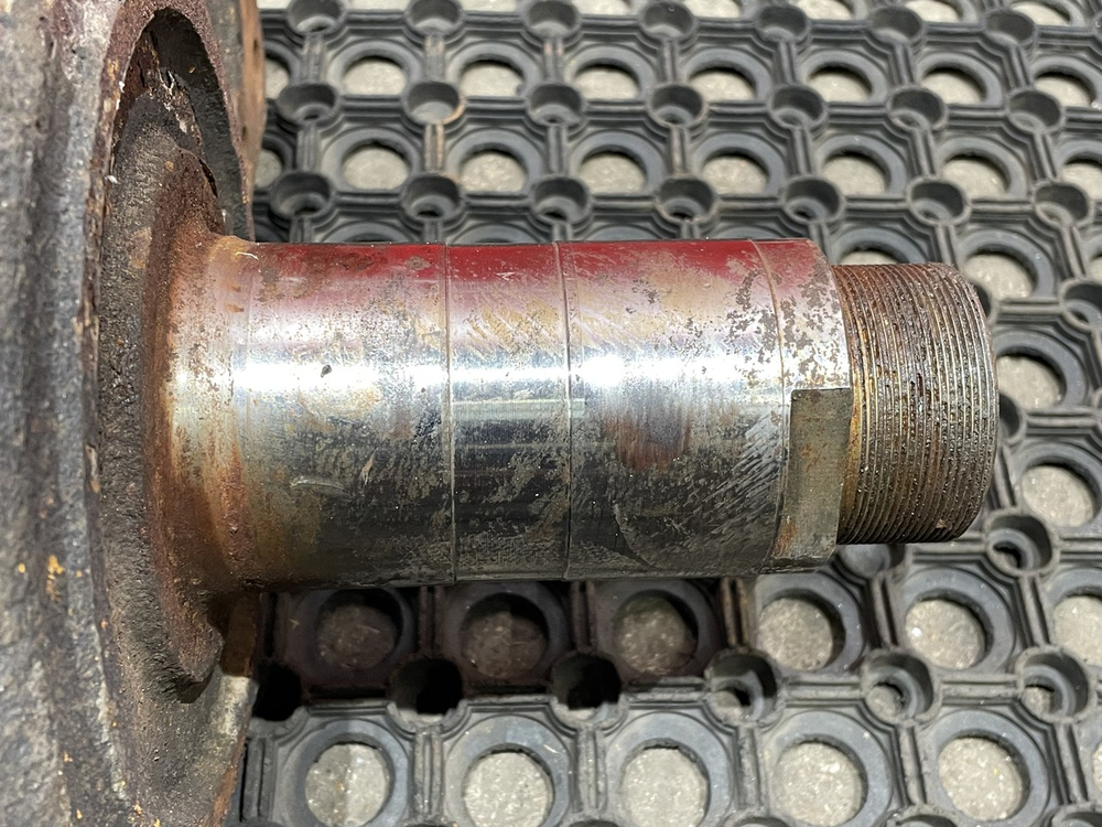 Кулак поворотный левый