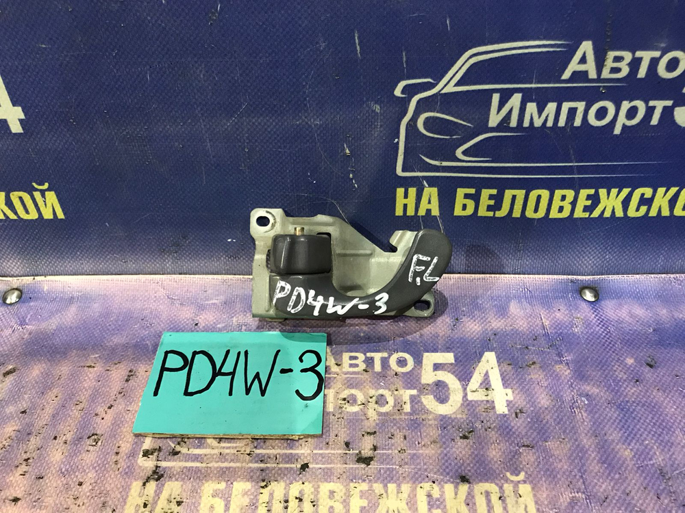 Ручка двери передней левой салонная MITSUBISHI DELICA 1994-1997