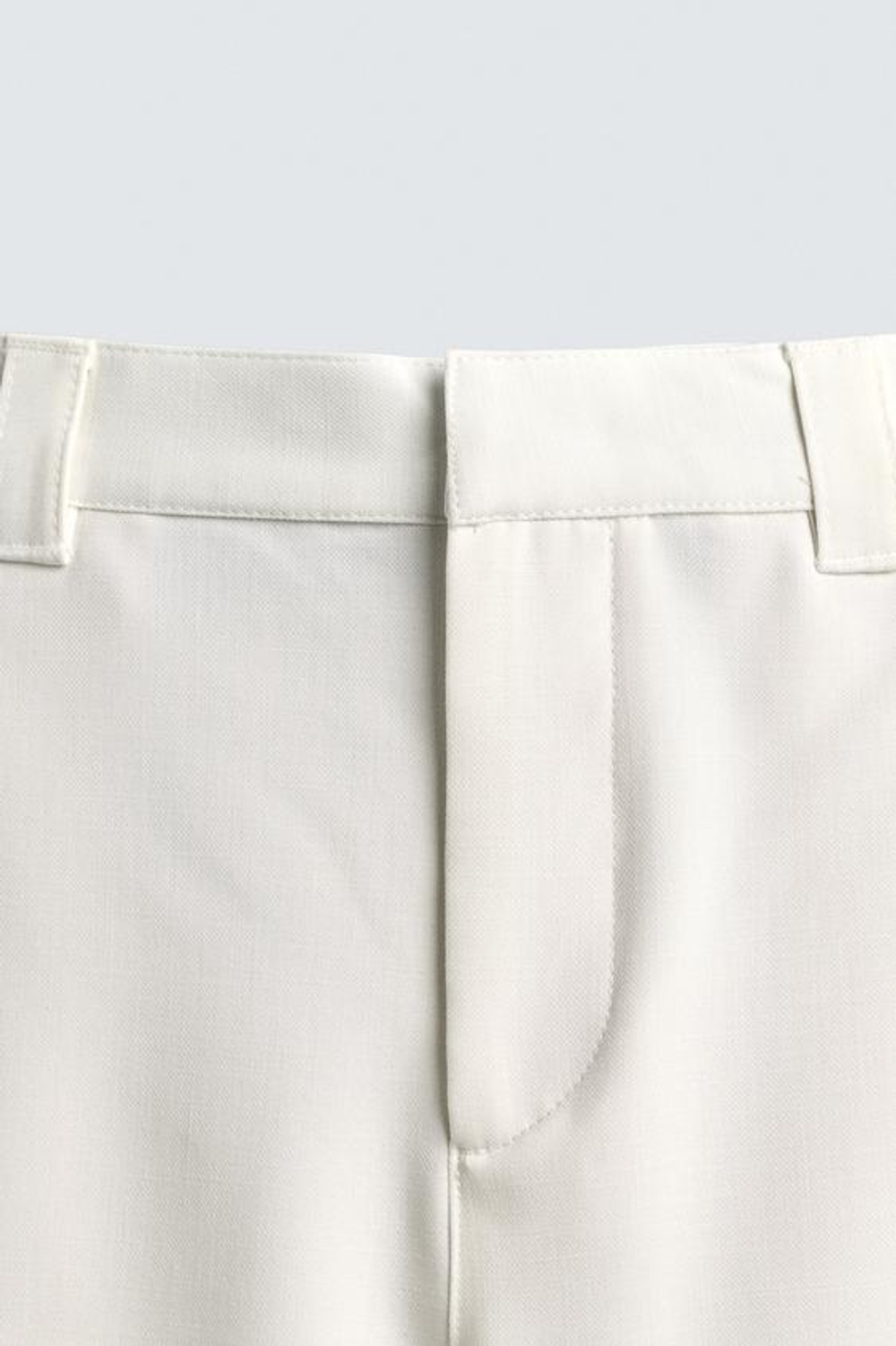 ZARA ШОРТЫ RELAXED FIT С БОКОВЫМИ СКЛАДКАМИ, ЖЕЛТОВАТО-БЕЛЫЙ