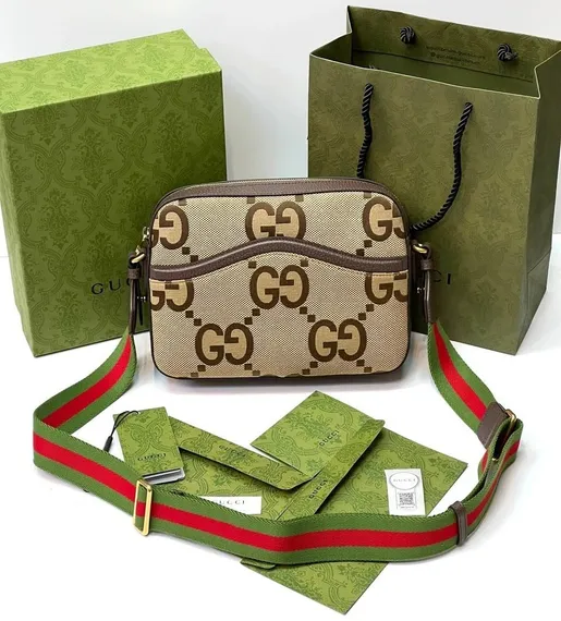 Сумка-мессенджер Gucci с мотивом Jumbo GG