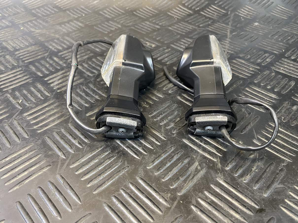 Поворотники задние Kawasaki Z1000 053358