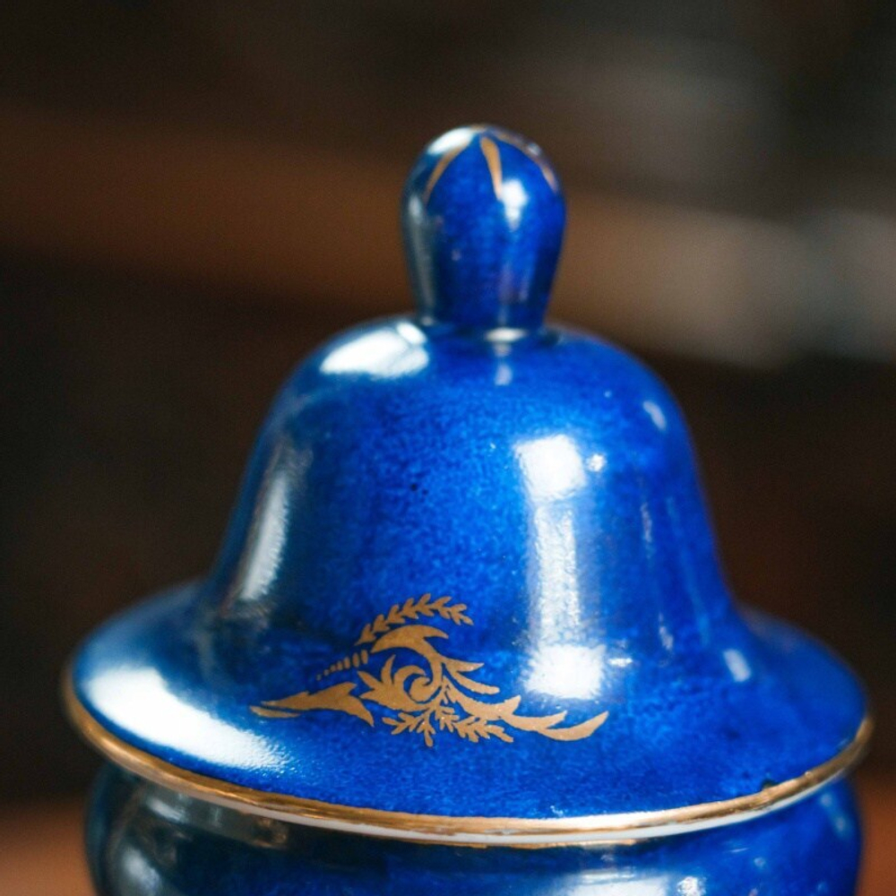 Пара декоративных банок для сыпучих продуктов