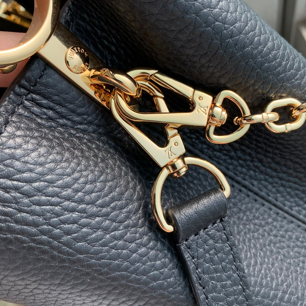 Louis Vuitton Capucines MM